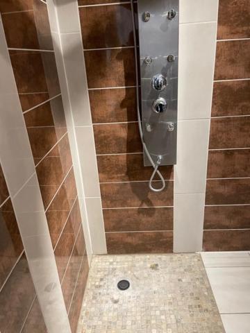 Studio Privee Vesoul -Wifi,Tv,Clim,Parking Gratuit Bagian luar foto