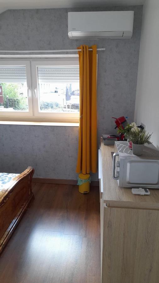 Studio Privee Vesoul -Wifi,Tv,Clim,Parking Gratuit Bagian luar foto
