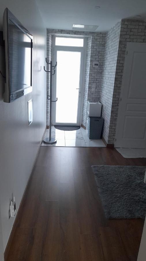 Studio Privee Vesoul -Wifi,Tv,Clim,Parking Gratuit Bagian luar foto